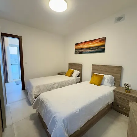 New 2 Bedroom Sunset Penthouse By Mabeli *