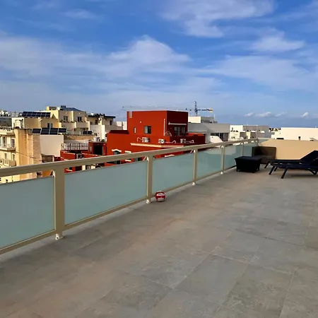 New 2 Bedroom Sunset Penthouse By Mabeli *